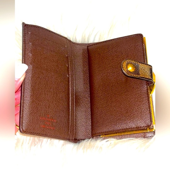 Authentic Louis Vuitton Ebene Kisslock Wallet. Serial #: MIOO16 - Picture 1 of 17
